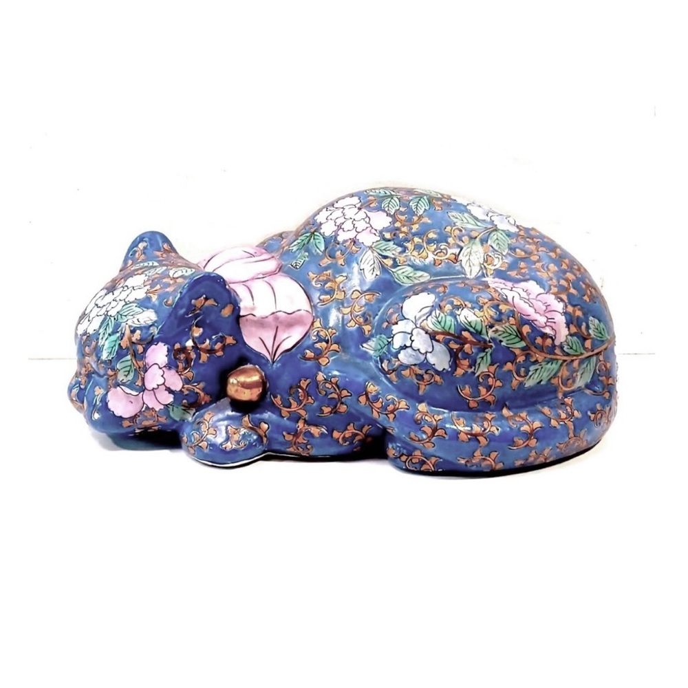 Vintage “Kutani” style Signed Chinese Porcelain Sleeping Cat Figurine